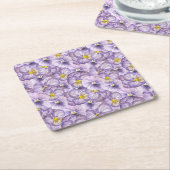 Waterverf floreel patroon met violette pansies kartonnen onderzetters (Schuin)