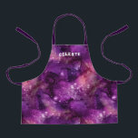 Waterverf Galaxy Nebula Naam Paarse Schort<br><div class="desc">Dit leuke, moderne kinderen schort heeft een sterrenstelsel nevel ontwerp in paars, met een beetje roze en zwart. Een tekst sjabloon met behulp van een ruimte - zoals lettertype is inbegrepen voor personalisatie, waardoor dit schort een echt uniek geschenk! Geweldig voor de liefhebber van de buitenruimte en montage voor gebruik...</div>