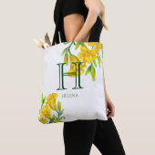 Waterverf Gele Dag Lilies Floral Monogram Tote Bag (Dichtbij)