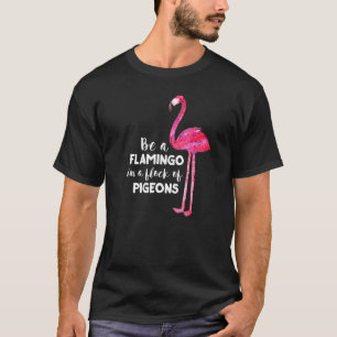 Waterverf Gezegde Flamingo in een kudde duiven T-shirt