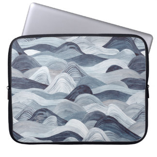 Waterverf golfpatroon. Naadloze achtergrond. Grijs Laptop Sleeve