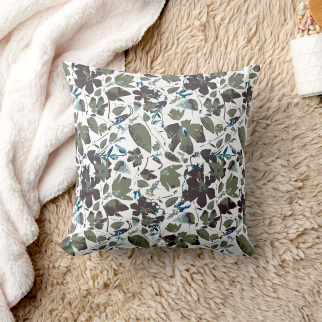Waterverf Green Blue Clematis Vine Flowers Patter Kussen (Clematis Vine Elegant Green Blue Floral Home Decor Pillow from Studio Posies.)