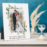 Waterverf Greenery Berries Pas getrouwd Foto Fotoplaat<br><div class="desc">Moderne,  minimalistische legant Onze eerste kerstfoto Pas getrouwd Wedding Photo Plaque bevat de Elegant Waterverf Greenery,  Eucalyptus Leaves en Holly Berries.</div>