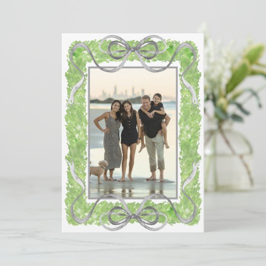 Waterverf Grijze Bogen & Groene Garland Topiary Fo Feestdagenkaart (Staand voorkant)