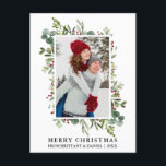 Waterverf groen bessen paar kerst briefkaart<br><div class="desc">Elegante Waterverf Wintergroen Vrolijk kerstpaar Foto Vakantie Briefkaart omvat eucalyptusbladeren en rode hulstbessen.</div>