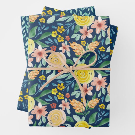 Waterverf handbeschilderd floraal gepatterd omhuls inpakpapier vel (In situ)