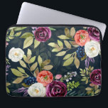Waterverf Herfst Rozen Patroon Laptop Mouw Laptop Sleeve<br><div class="desc">Waterverf Herfst Rozen Patroon Laptop Mouw. Een elegante bloemenlaptophoes met waterverf-afbeeldingen van bordeauxrode,  paarse,  oranje en ivoren rozen met bessen- en bladaccenten. Deze botanische laptophoes is perfect als cadeau.</div>