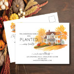 Waterverf Herfsthuis Verhuisaankondiging Briefkaart<br><div class="desc">Deze hartverwarmende mededeling bevat een waterverf herfstboomscène met een huis op de achtergrond. De woorden "Onze familie heeft nieuwe wortels geplant". Het is de perfecte manier om je vrienden en familie te laten weten over je aankomende verhuizing. Het is zeker een hit met iedereen die het ontvangt.</div>