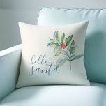 Waterverf Holly Berry Farmhouse kerstfeestdag Kussen<br><div class="desc">Voeg een vleugje feestelijke kustcharme toe aan uw kerstdecor met dit prachtige kussen voor vakantiegooien! Met een replica van mijn originele waterverf hulst en bessen ontwerp op een zacht ivoren crème achtergrond, brengt dit kussen een unieke twist aan klassieke kerstkleuren. De achterkant toont een complementair stoffig blauw, perfect voor een...</div>