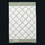 Waterverf Holly Monogrammed Kerstrood Groen Theedoek<br><div class="desc">Voeg een elegante aangepaste touch toe aan decoraties van vakantiehuizen met een monogram keukenhanddoek voor Kerstmis. De initialen op deze sjabloon zijn eenvoudig te personaliseren of te verwijderen. Het ontwerp is voorzien van kunstzinnige waterverf hulst bladeren en bessen in groen en rood op een eenvoudige witte achtergrond. Met een stijlvol...</div>