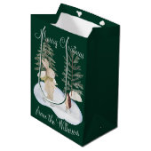 Waterverf Ice Skating Forest Animals op Green Medium Cadeauzakje (Voorkant Gekanteld)