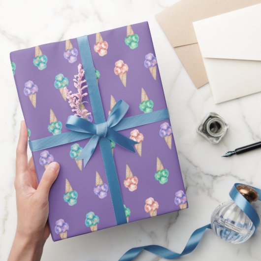 Waterverf-ijsvariëteit op paars cadeaupapier (Geschenken)