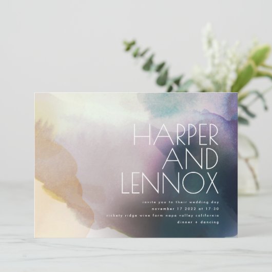Waterverf in Paarse en gouden huwelijksuitnodiging Kaart (Staand voorkant)