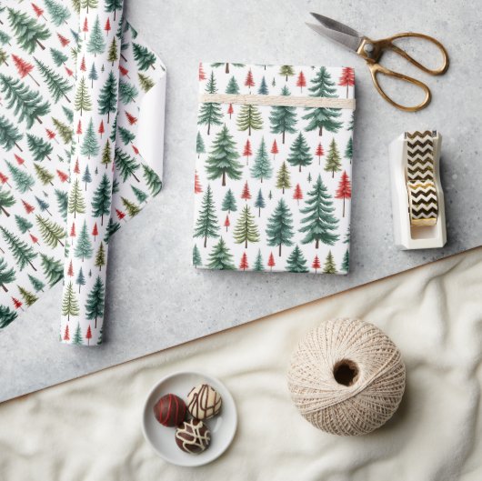 Waterverf kerstbomen op wit cadeaupapier (Crafts)