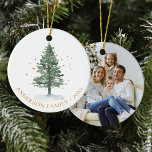 Waterverf kerstdennenboom foto keramisch ornament<br><div class="desc">Dit gepersonaliseerde rustieke sierlijke kerstornament heeft een waterverf pijnboom versierd met gouden sterren aan de voorkant en een fotomasjabloon aan de achterkant.</div>