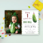 Waterverf komkommer Big Dill eerste verjaardag Kaart<br><div class="desc">"Het is een soort van Big Dill." Verjaardagsfeest. Nodig gasten uit voor een verjaardagsfeestje in stijl met onze uitnodigingen voor komkommerverjaardagsfeestjes. Waterverf komkommer grote dille met verjaardag pet.</div>
