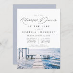 Waterverf Lakeside Wedding Rehearsal Dinner Uitnod Kaart<br><div class="desc">Deze repetitieve uitnodiging voor het avondeten en de reisroute sjabloon kenmerkt een plaats in het waterverf meer en een elegante handgeschreven doopvont. Bewerk de meeste formuleringen eenvoudig om aan te passen aan de gebeurtenis.</div>