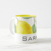 Waterverf Lemon laat wit geel monogram Tweekleurige Koffiemok (Voorkant links)