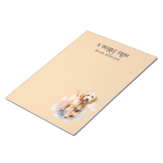 Waterverf Leuke Abrikoos Goldendoodle Monogrammed Notitieblok (Schuin)