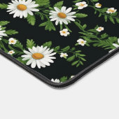 Waterverf madeliefjes op zwart bureaumat (Hoek)