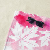 Waterverf met roze maple leaf strandlaken (In situ)