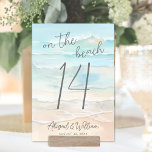 Waterverf op het strand bruiloft kaart<br><div class="desc">Eenvoudige Seaside Waterverf Trouwtafel Nummer Kaart. Breng een kust touch aan uw bruiloft receptie met deze strand-thema tafel nummer kaart met een kalmerende waterverf ontwerp in zachte tinten van blauw en tan. De abstracte kustlijnillustratie wordt aan beide zijden weergegeven, waardoor deze vanuit elke hoek gemakkelijk te zien is. Bovenaan staat...</div>