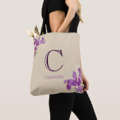 Waterverf Paars Iris Botanisch Floral Monogram Tote Bag (Dichtbij)