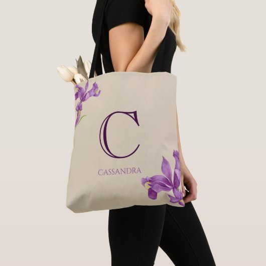 Waterverf Paars Iris Botanisch Floral Monogram Tote Bag (Dichtbij)