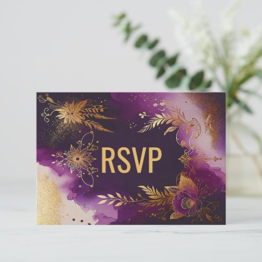 Waterverf Paarse en gouden bloemenbruiloft RSVP Kaartje (Staand voorkant)