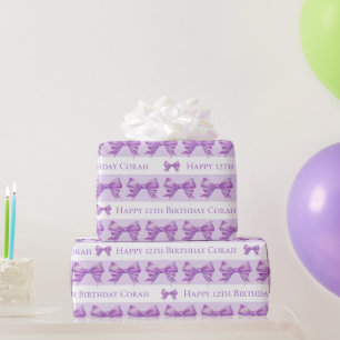 Waterverf paarse strik witte streep patroon op maa cadeaupapier