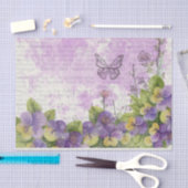 Waterverf pansies op gedrukte boekpagina tissuepapier (Craft)