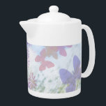Waterverf patel Butterfly Garden Lavender Theepot<br><div class="desc">Deze  vlindertuin heeft zachte tonen en een somber gevoel. Gedemoreerd met vliegende vlinders in een heldere tuin,  is dit een geweldig geschenk of aankoop voor iedereen.</div>