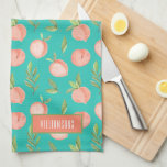 Waterverf Peach Pattern Personalized Turquoise Theedoek<br><div class="desc">Deze keukenhanddoek heeft een elegante waterverf perzik en een grijs patroon dat gepersonaliseerd is met jouw naam op een turquoise achtergrond (wit op de rug). Je kunt dit ontwerp ook op andere producten zetten!</div>