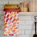 Waterverf penseelstreek barst geel en oranje theedoek<br><div class="desc">De borstelslag van de waterverf barst geel en oranje uit. Abstract waterverf patroon met gele en oranje bladen.</div>