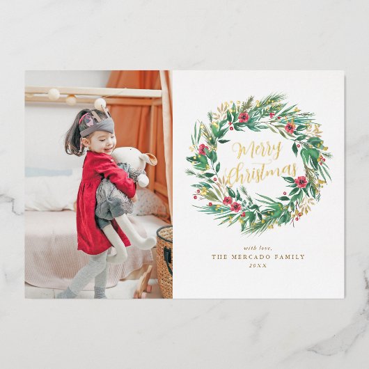 Waterverf Pine en Berry Wreate kerstfoto Folie Uitnodiging (Voorkant)