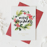 Waterverf Pine en Holly Krans Vrolijk Kerstfeest Folie Feestdagenkaart<br><div class="desc">Stuur uw vakantiewensen naar vrienden en familie met deze aanpasbare kerstkaart. Deze gouden folie kerstkaart is voorzien van een aquarel krans van dennennaalden en hulst met "Merry Christmas" in borstelkalligrafie. Personaliseer het door uw eigen gegevens toe te voegen. Deze krans kerstkaart is beschikbaar op andere karton. Overeenkomende objecten zijn beschikbaar....</div>