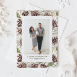 Waterverf Pine Kegels Foto Kerst Feestdagenkaart<br><div class="desc">Vier het seizoen met een aanpasbaar foto kerst briefkaart met waterverf dennenappels. Dit op de natuur geïnspireerde ontwerp benadrukt de rustieke schoonheid van met de hand geschilderde dennenappels, waardoor een vleugje natuur aan uw vakantiegroet wordt toegevoegd. Het waterverf Christmas briefkaart is ideaal voor iedereen die houdt van rustieke, natuur-thema feestdagen....</div>