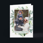 Waterverf Pine Season's Groeten Groen Gevouwen Feestdagen Kaart<br><div class="desc">Modern Elegant Waterverf Green Pine Lijst en Pine Cones Season's Greetings Photo Holiday Kaart</div>