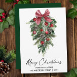 Waterverf Pines Calligrafie Inkt met kerstgroen Feestdagenkaart<br><div class="desc">Moderne Elegant Calligraphy Ink Script Waterverf Pines Winter Greenery with Burgundy Red Ribbon Bow kerstsierents,  Pine Cones and Holly Berry kerskaart - Green</div>