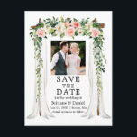 Waterverf Pink White Floral Foto van bruiloft Aankondigingskaart<br><div class="desc">Elegant Wedding Canopy Waterverf Roze Wit Bloemen Bruiloft Verloving Aankondiging Save The Date Briefkaart bevat prachtige roze en witte rozen. De houten luifelboog bevat botanisch groen. Paar Foto.</div>