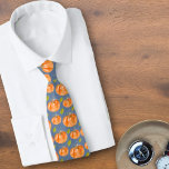 Waterverf pompoenpatroon op blauw stropdas<br><div class="desc">Creëer van een van mijn originele waterverf schilderijen,  dit lieve herfst ontwerp is warm en gezellig!</div>