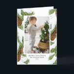 Waterverf Prettige feestdagen Sneeuwwitje Pinecone<br><div class="desc">Stuur vakantiebezoekers naar familie en vrienden met deze schattige fotovakantiekaart. Het bevat waterverf illustraties van snowy pinecones en pijnnaalden. De teksten zijn volledig bewerkbaar. Personaliseer door namen,  bericht,  foto's en andere details toe te voegen. Deze waterverf-vakantiekaart is perfect voor alle winterfeestdagen.</div>