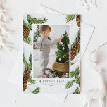 Waterverf Prettige feestdagen Sneeuwwitje Pinecone<br><div class="desc">Stuur vakantiebezoekers naar familie en vrienden met deze schattige fotovakantiekaart. Het bevat waterverf illustraties van snowy pinecones en pijnnaalden. De teksten zijn volledig bewerkbaar. Personaliseer door namen,  bericht,  foto en andere details toe te voegen. Deze waterverf-vakantiekaart is perfect voor alle winterfeestdagen.</div>