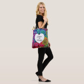 Waterverf Regenboogstraat Mandala met hart Tote Bag (Op model)