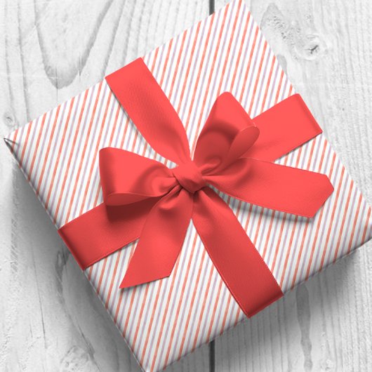 Waterverf rode en blauwe diagonale strepen cadeaupapier