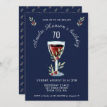 Waterverf Rode wijn Roos Navy Blue 70th Birthday Kaart<br><div class="desc">Waterverf Rode wijn Roos Navy Blue 70th Birthday Invitation. Het ontwerp heeft een waterverf rood wijnglas,  rozen en twijgen op een blauw marineklein. De tekst is wit en volledig aanpasbaar. Elegant en rustige zeventigste verjaardag uitnodiging voor een vrouw of een man.</div>