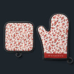 Waterverf Rode Winterberry Pattern Christmas Ovenwant & Pannenlap Set<br><div class="desc">Deze aanpasbare ovenhandschoen en pottenhouder set voegt een feestelijk accent toe aan uw keuken. Het heeft een aquarelpatroon van rode winterbessen. Personaliseer door een naam toe te voegen. Deze botanische kerstoven handschoen en pot houder set zal perfect zijn als een housewarming cadeau.</div>