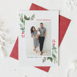 Waterverf rode winterbes en Holly foto Feestdagenkaart<br><div class="desc">Stuur feestelijke juichen in stijl met onze aanpasbare foto vakantie kaart met waterverf hulst en winterbes. Dit botanische vakantiekaartenontwerp combineert de tijdloze schoonheid van waterverf hulstbladeren met de seizoensgebonden charme van winterbessen. Perfect voor gezinnen, vrienden of zakelijke begroetingen, deze foto vakantie kaart biedt een persoonlijk tintje met ruimte voor uw...</div>