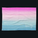 Waterverf Roze en Blauwe Ombre op maat Theedoek<br><div class="desc">Waterverf gradiëntwas van felroze en blauwe kleuren. Voeg jouw naam toe om het te personaliseren.</div>