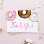 Waterverf Roze en Chocolade Donuts Verjaardag Bedankkaart<br><div class="desc">Stuur bedankt met deze aanpasbare bedankpas. Het beschikt over waterverf roze,  chocolade en witte chocolade geglazuurde donuts met kleurrijke sprinkles. Personaliseer door uw gegevens toe te voegen. Deze donut bedankpas is perfect voor persoonlijk en zakelijk gebruik. Andere kleuren zijn beschikbaar.</div>